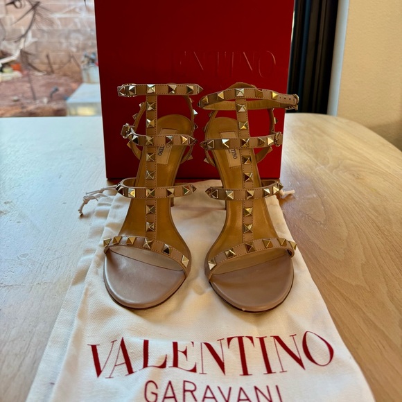 Valentino Shoes - Valentino Garavani Rockstud Sandals in Poudre - Size 37.5 (7.5)